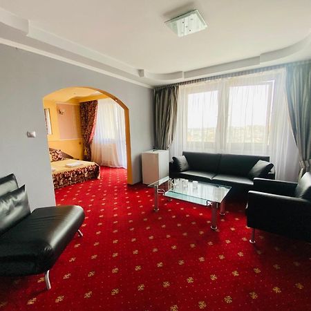 Intourist-Zakarpattia Hotel أوزهورود المظهر الخارجي الصورة
