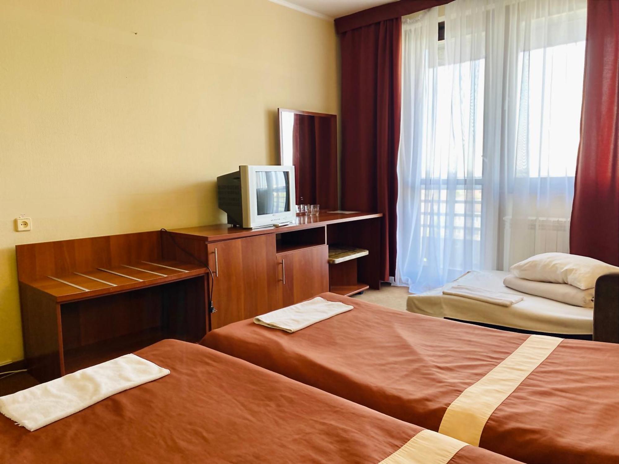 Intourist-Zakarpattia Hotel أوزهورود المظهر الخارجي الصورة