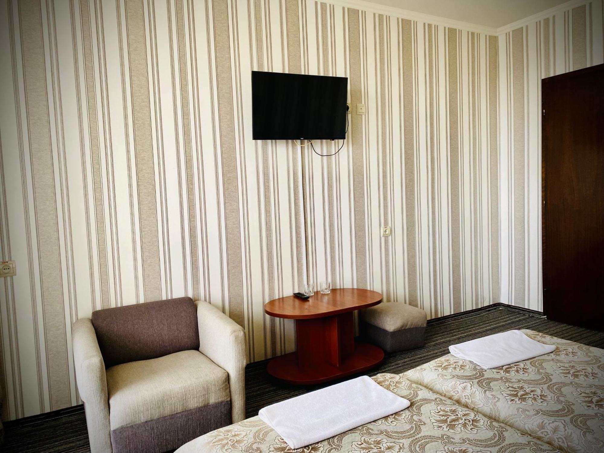Intourist-Zakarpattia Hotel أوزهورود المظهر الخارجي الصورة