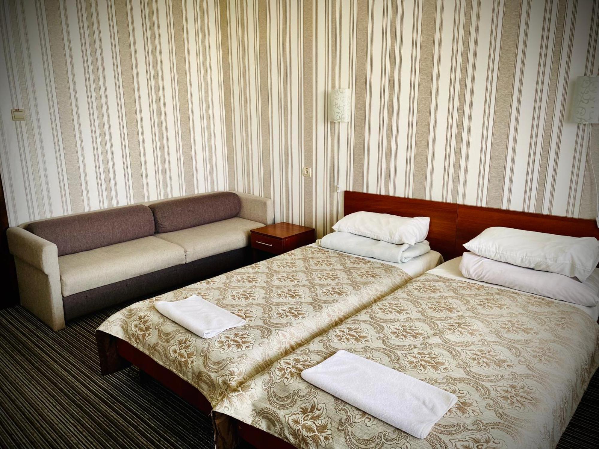 Intourist-Zakarpattia Hotel أوزهورود المظهر الخارجي الصورة