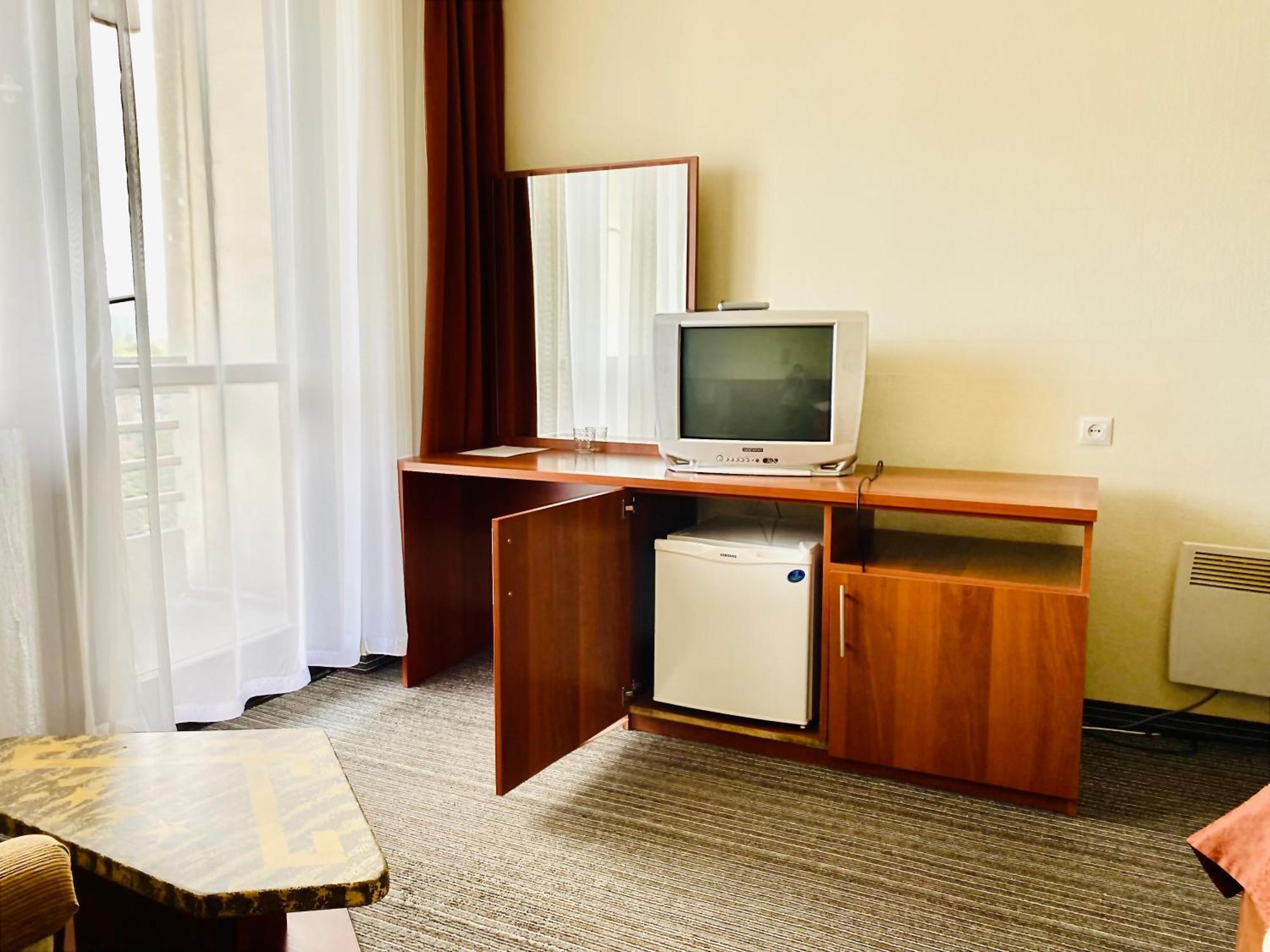 Intourist-Zakarpattia Hotel أوزهورود المظهر الخارجي الصورة